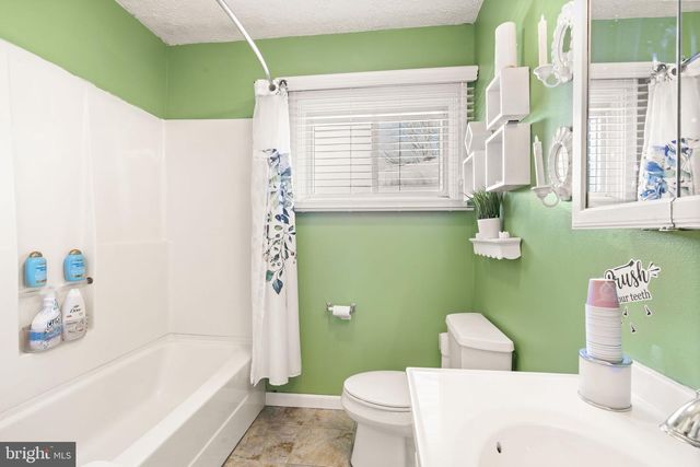 18 MALVINA LN, Newark, DE 19713