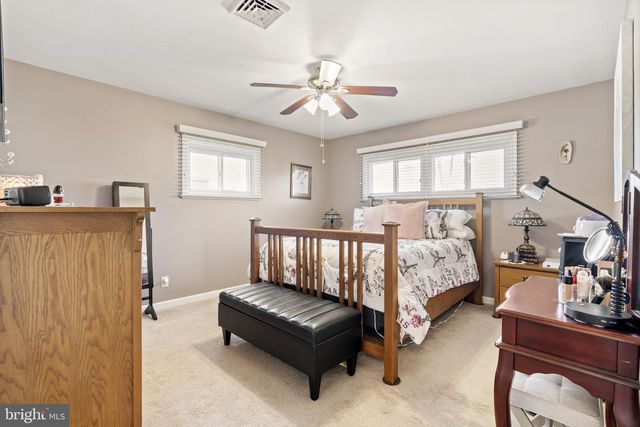 18 MALVINA LN, Newark, DE 19713