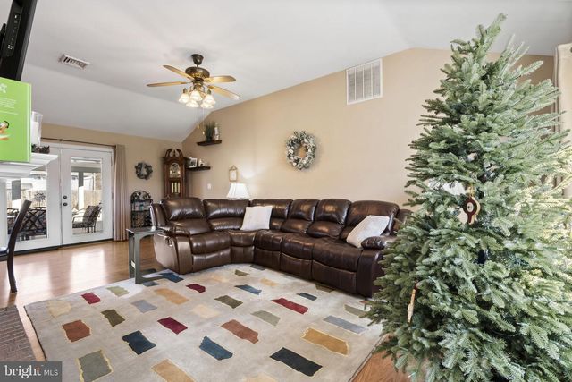 18 MALVINA LN, Newark, DE 19713