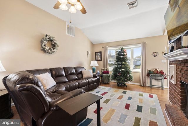 18 MALVINA LN, Newark, DE 19713