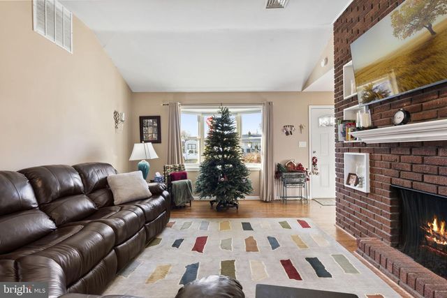 18 MALVINA LN, Newark, DE 19713