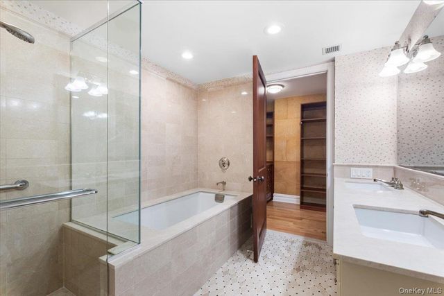 10 City Place PH4F, White Plains, NY 10601