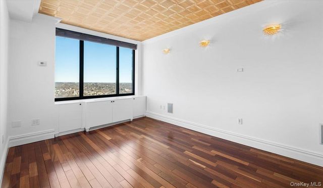 10 City Place PH4F, White Plains, NY 10601