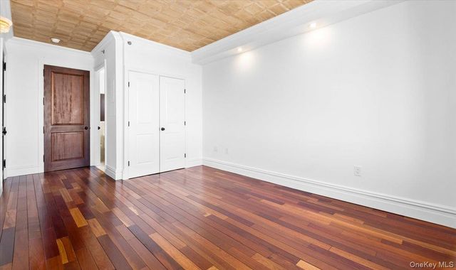 10 City Place PH4F, White Plains, NY 10601
