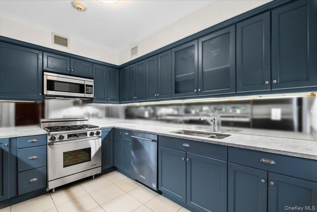 10 City Place PH4F, White Plains, NY 10601