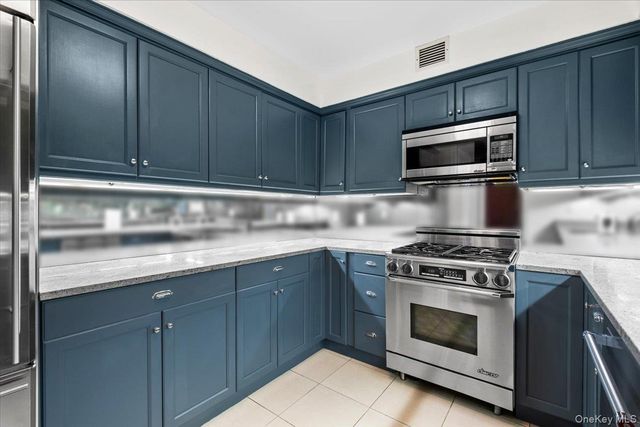 10 City Place PH4F, White Plains, NY 10601