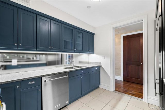 10 City Place PH4F, White Plains, NY 10601