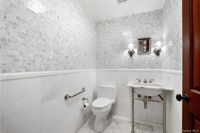 10 City Place PH4F, White Plains, NY 10601