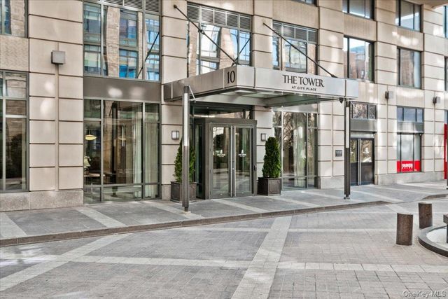 10 City Place PH4F, White Plains, NY 10601