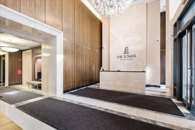 10 City Place PH4F, White Plains, NY 10601