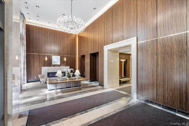 10 City Place PH4F, White Plains, NY 10601