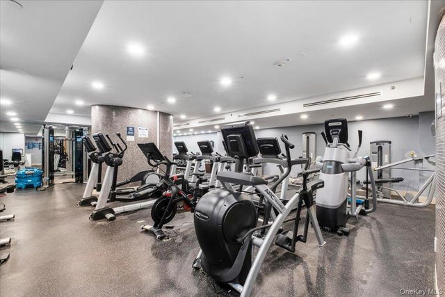 10 City Place PH4F, White Plains, NY 10601