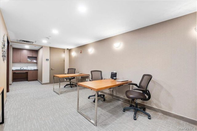 10 City Place PH4F, White Plains, NY 10601