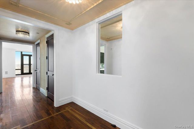 10 City Place PH4F, White Plains, NY 10601