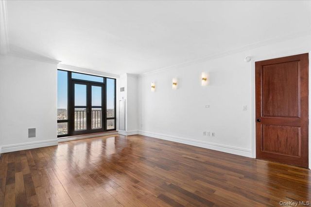 10 City Place PH4F, White Plains, NY 10601