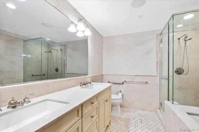 10 City Place PH4F, White Plains, NY 10601