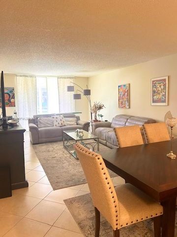 361 S Hollybrook Dr 104, Pembroke Pines, FL 33025