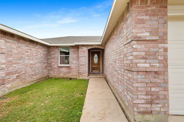 1434 Paint Brush Court, Burleson, TX 76028