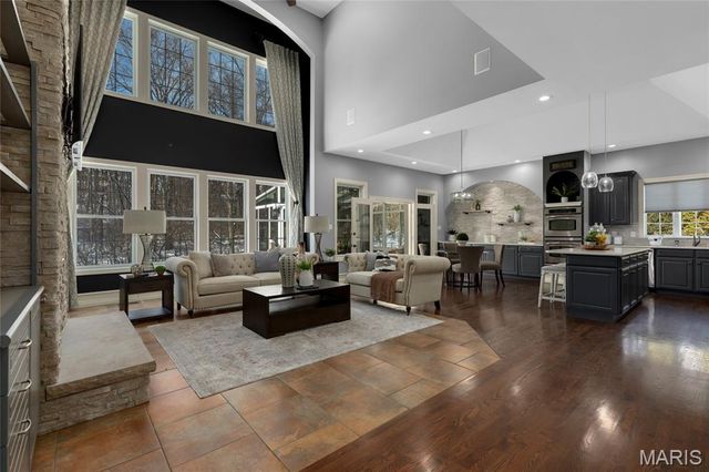 12765 Zacharys Ridge, Sunset Hills, MO 63127