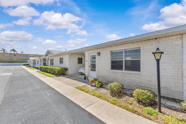 12400 PARK BOULEVARD 210, Seminole, FL 33772