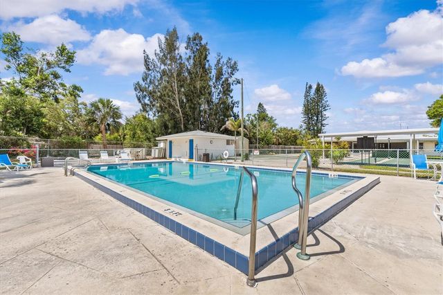 12400 PARK BOULEVARD 210, Seminole, FL 33772