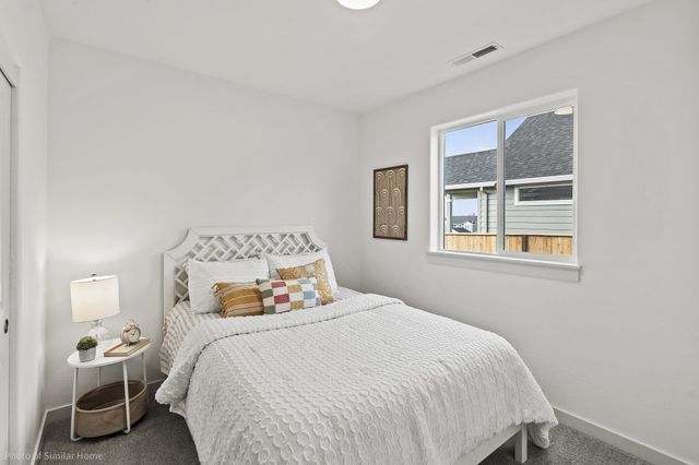 422 N Viewmont Ct, Greenacres, WA 99016