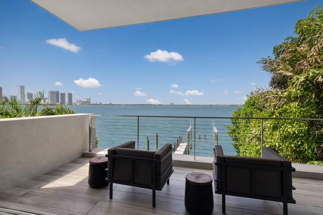 1379 N Venetian Way, Miami, FL 33139