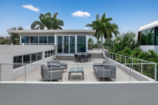 1379 N Venetian Way, Miami, FL 33139