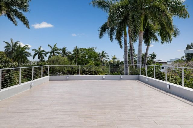 1379 N Venetian Way, Miami, FL 33139