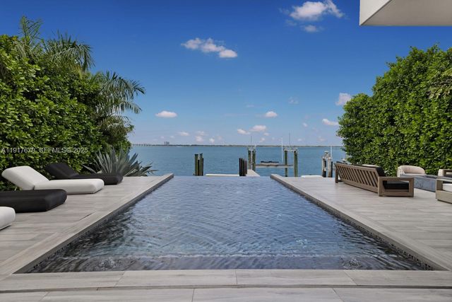 1379 N Venetian Way, Miami, FL 33139