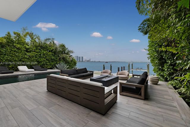 1379 N Venetian Way, Miami, FL 33139