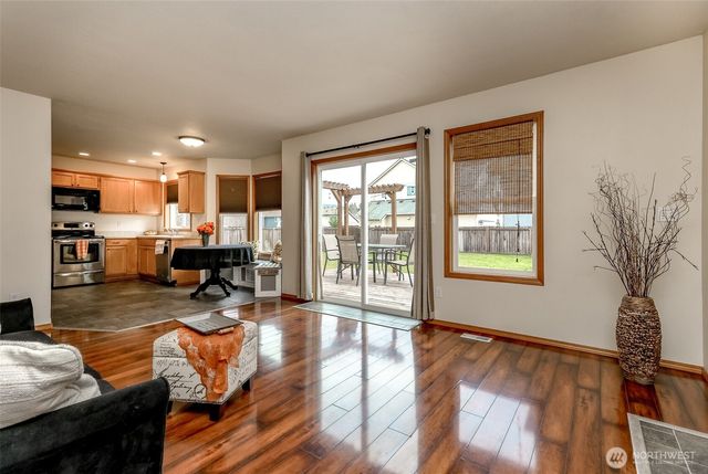 231 Easton Avenue W, Eatonville, WA 98328