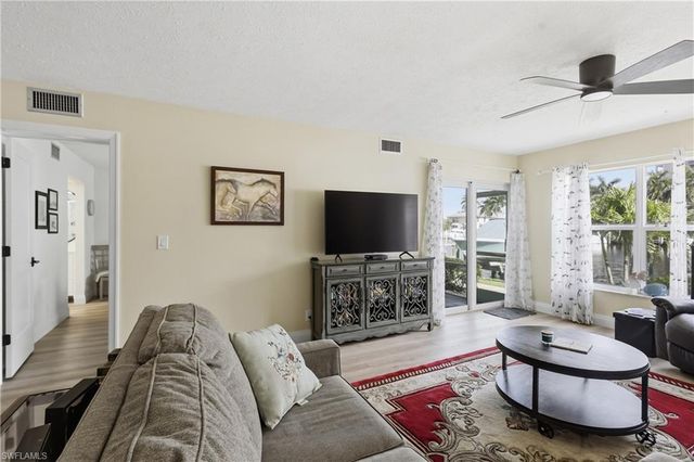 3371 N Key DR 105, North Fort Myers, FL 33903