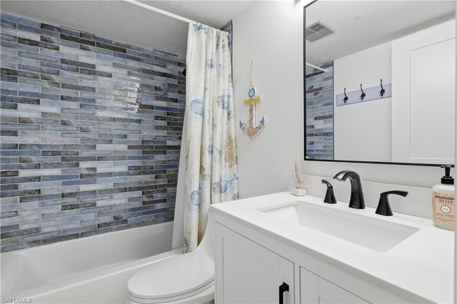 3371 N Key DR 105, North Fort Myers, FL 33903