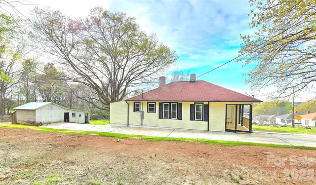 121 Falls Road, Badin, NC 28009