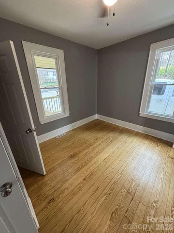 121 Falls Road, Badin, NC 28009