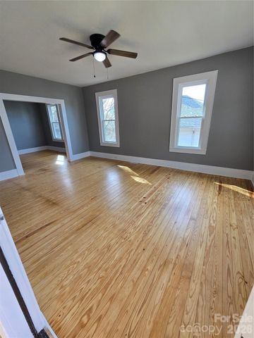 121 Falls Road, Badin, NC 28009