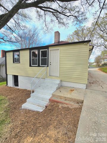 121 Falls Road, Badin, NC 28009