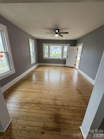 121 Falls Road, Badin, NC 28009