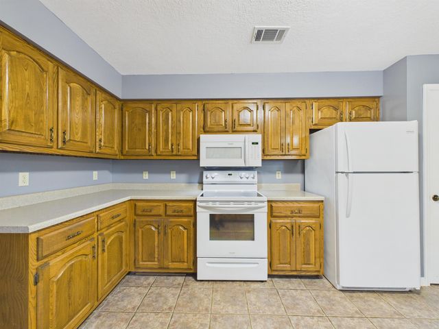 731 E Center, Cave City, AR 72521