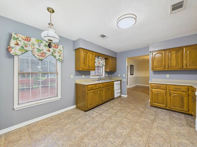 731 E Center, Cave City, AR 72521