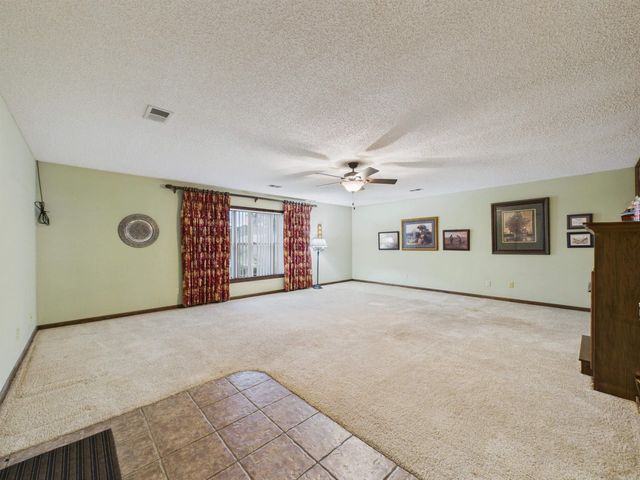 731 E Center, Cave City, AR 72521