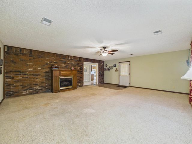 731 E Center, Cave City, AR 72521