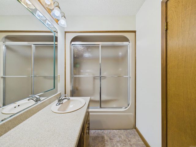 731 E Center, Cave City, AR 72521