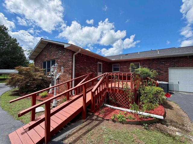 731 E Center, Cave City, AR 72521