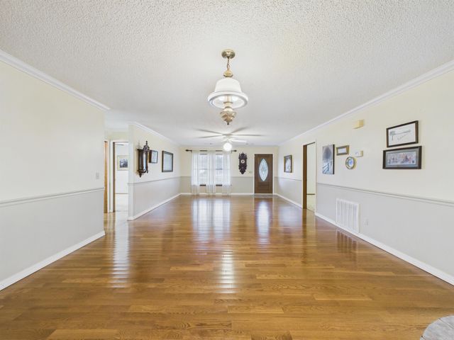 731 E Center, Cave City, AR 72521