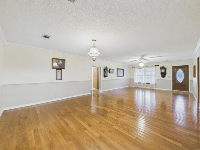 731 E Center, Cave City, AR 72521