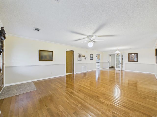 731 E Center, Cave City, AR 72521