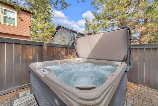 61429 Linton Loop, Bend, OR 97702