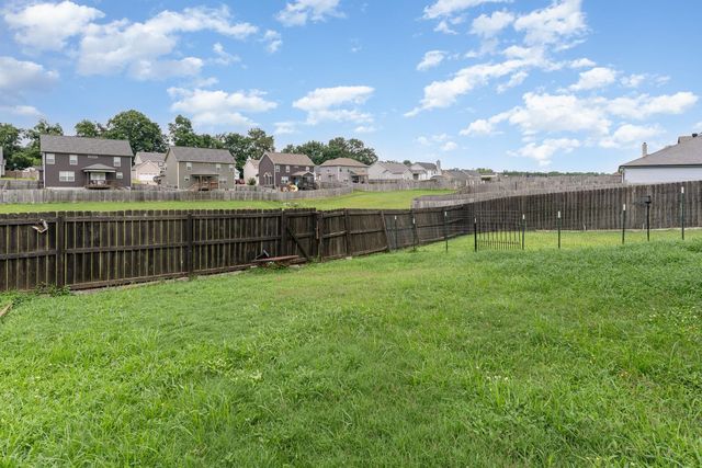 1140 Meachem Dr, Clarksville, TN 37042